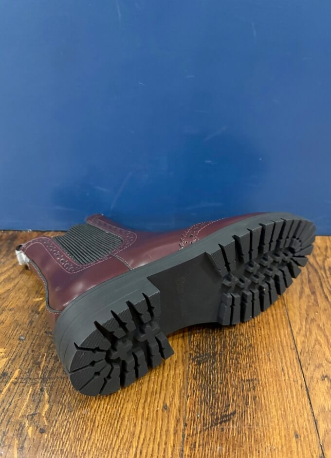 Fawne Chelsea Boot | Cherry