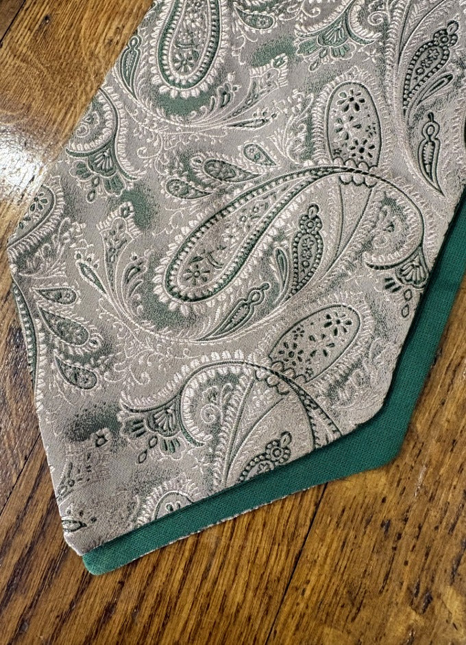 Cravat | Beige/Green Paisley Design
