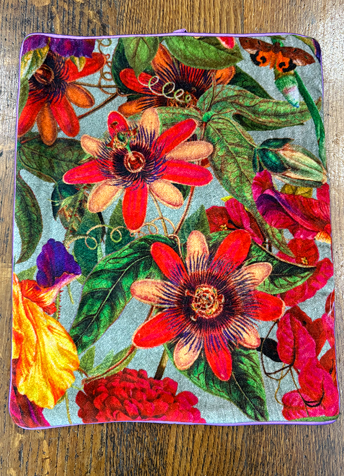 Powder | Jewellery Roll | Winter Iris