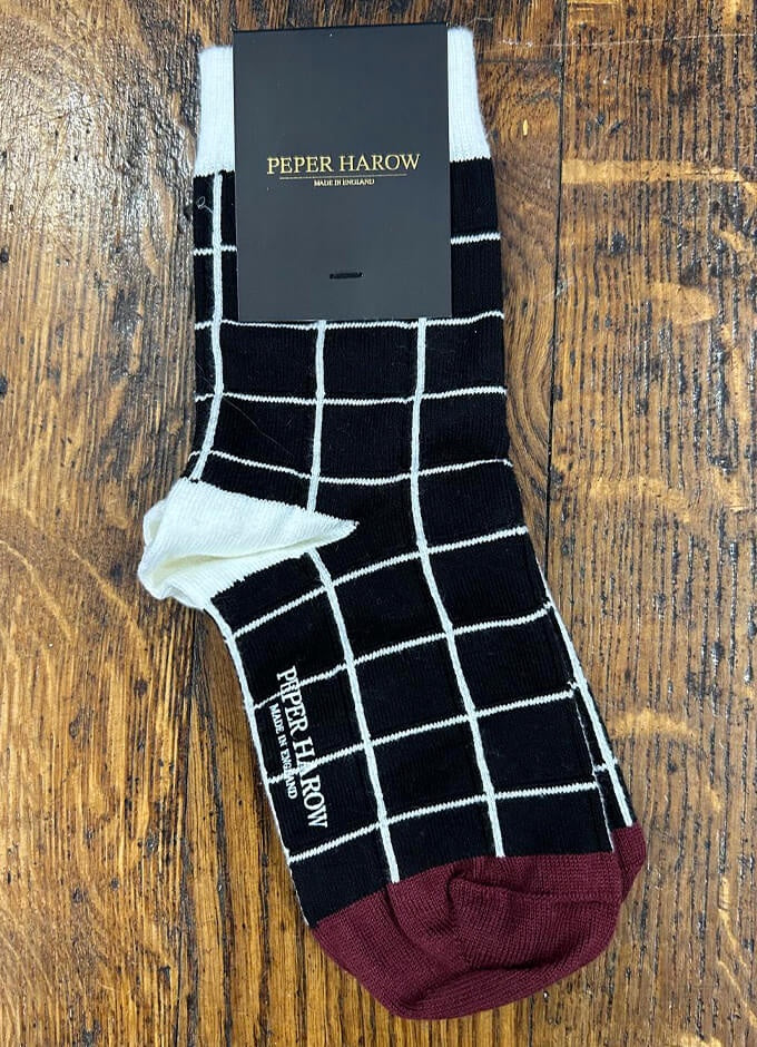 Peper Harrow | Grid Socks| Black