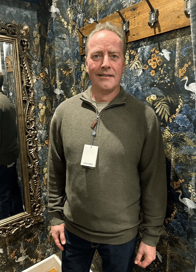 Porthleven Quarter Zip Jumper | Beetle Green