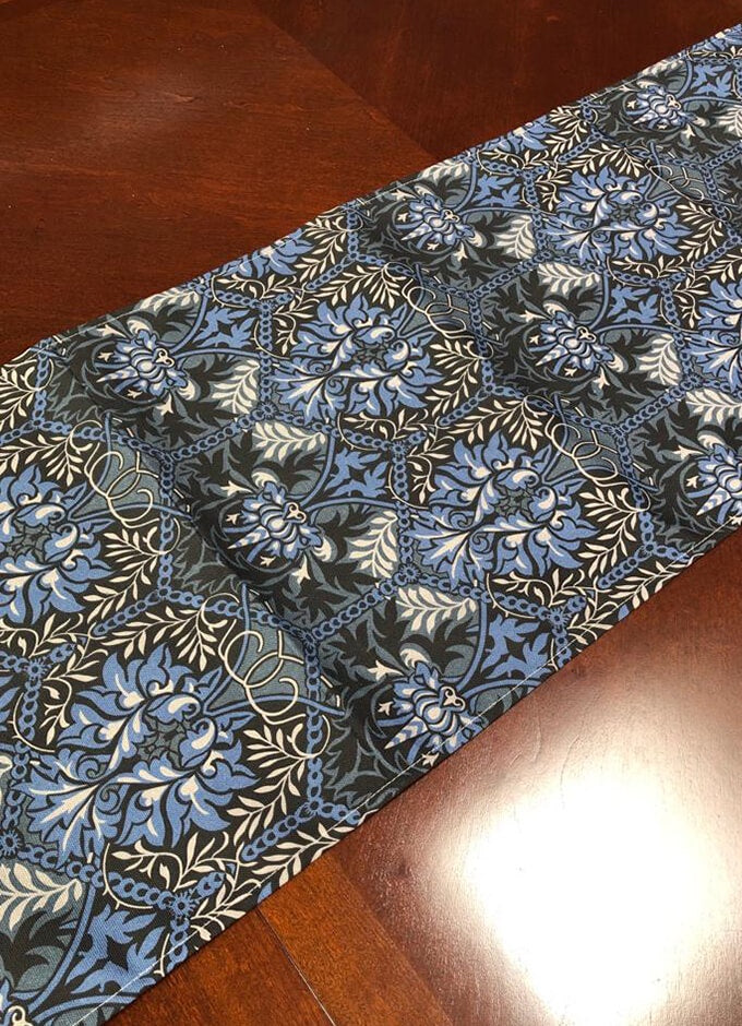 William Morris | Honeycomb | Table Runner|